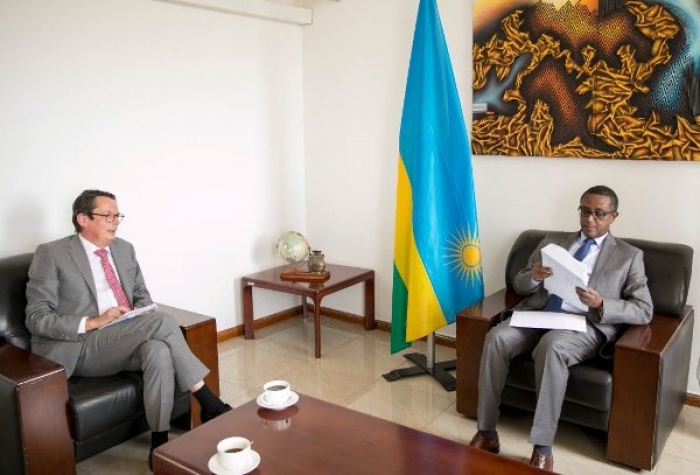 Le Ministre Biruta reçoit l’Ambassadeur-désigné de Belgique au Rwanda