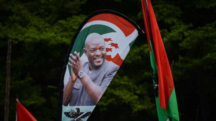 Les Burundais rendent un dernier hommage à l&#039;ancien président Nkurunziza dans un stade bondé