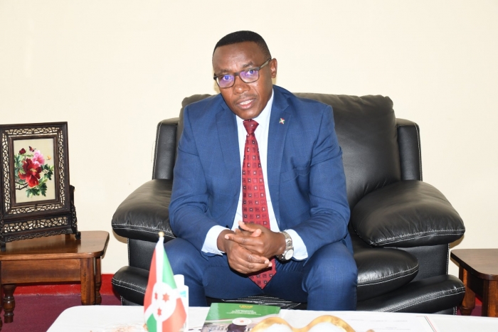    Le ministre de la Santé publique, Thaddée Ndikumana, dans l’œil du cyclone des syndicats